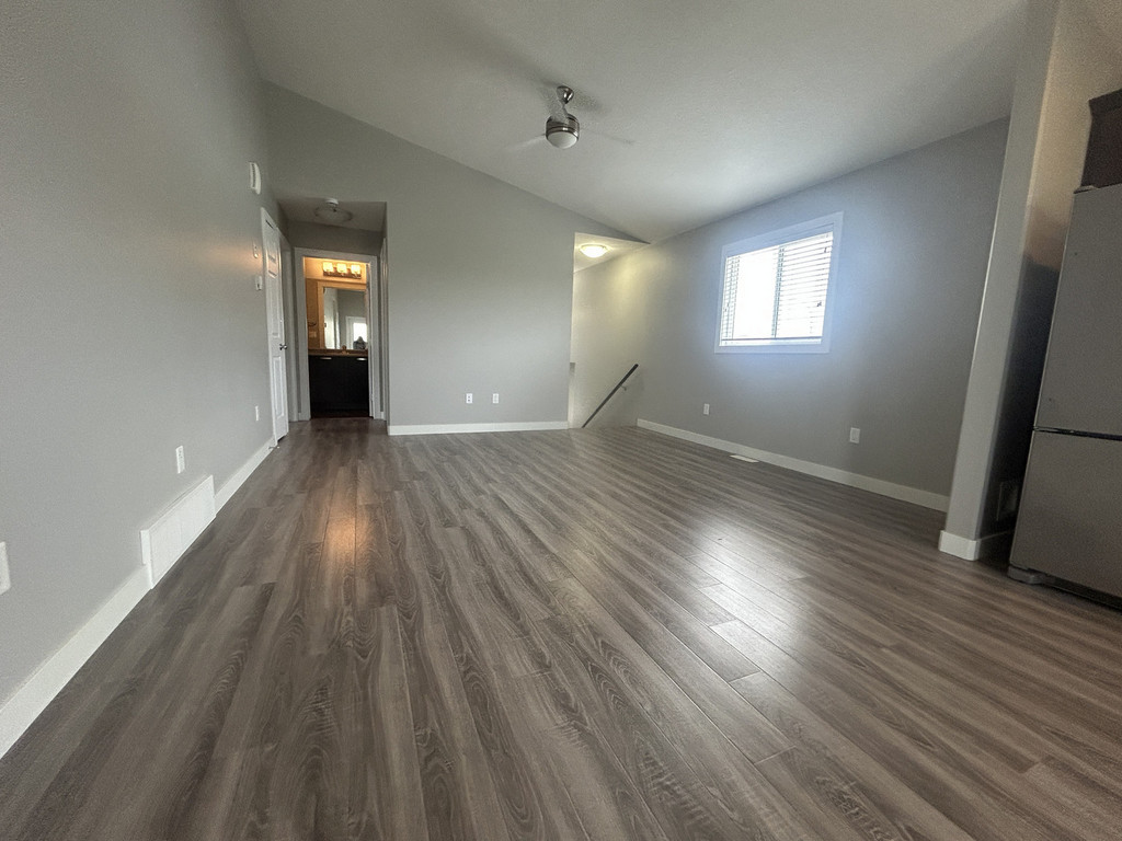 10486B 131 Avenue - Upper Duplex 