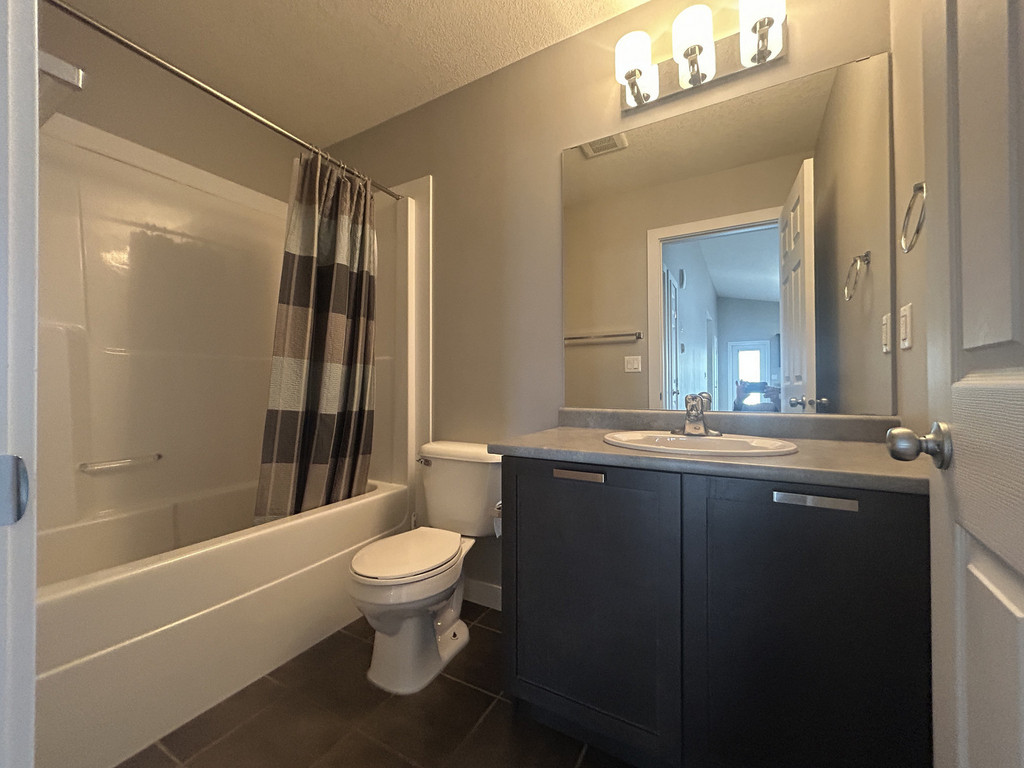 10486B 131 Avenue - Upper Duplex 