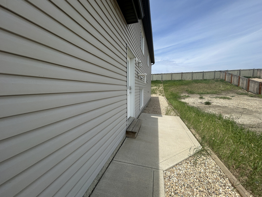 10486A 131 Avenue - Lower Duplex