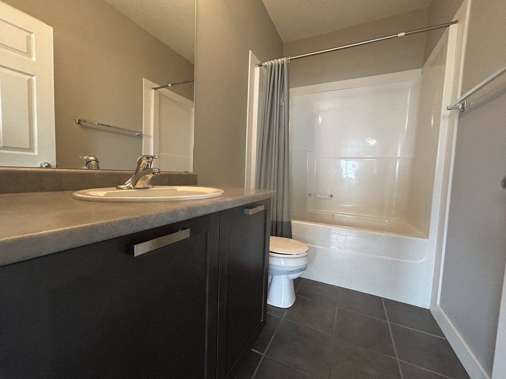 10486A 131 Avenue - Lower Duplex