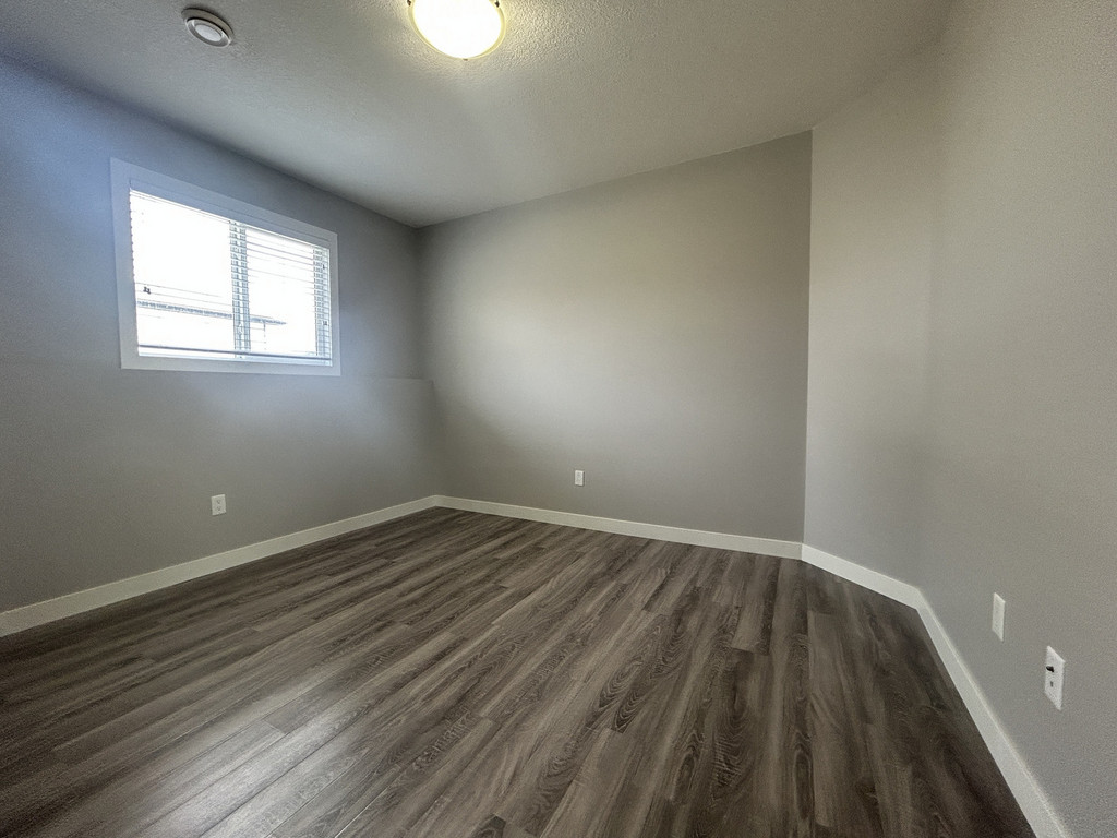 10486A 131 Avenue - Lower Duplex