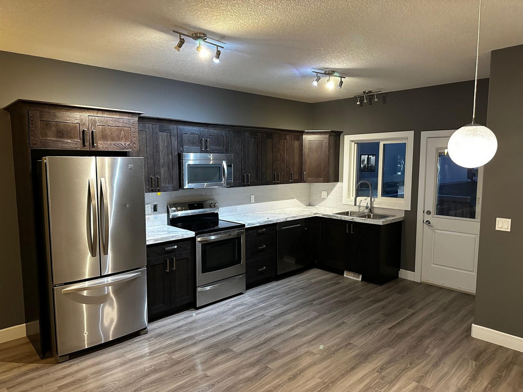 9025B 80A Avenue - Upper Duplex