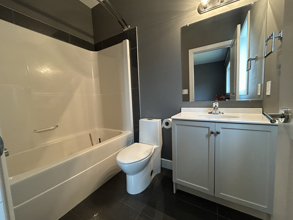 9025B 80A Avenue - Upper Duplex