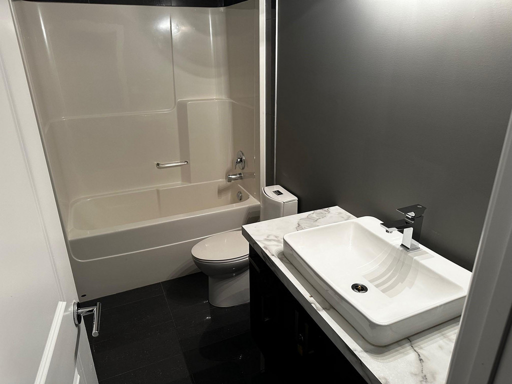 9025B 80A Avenue - Upper Duplex