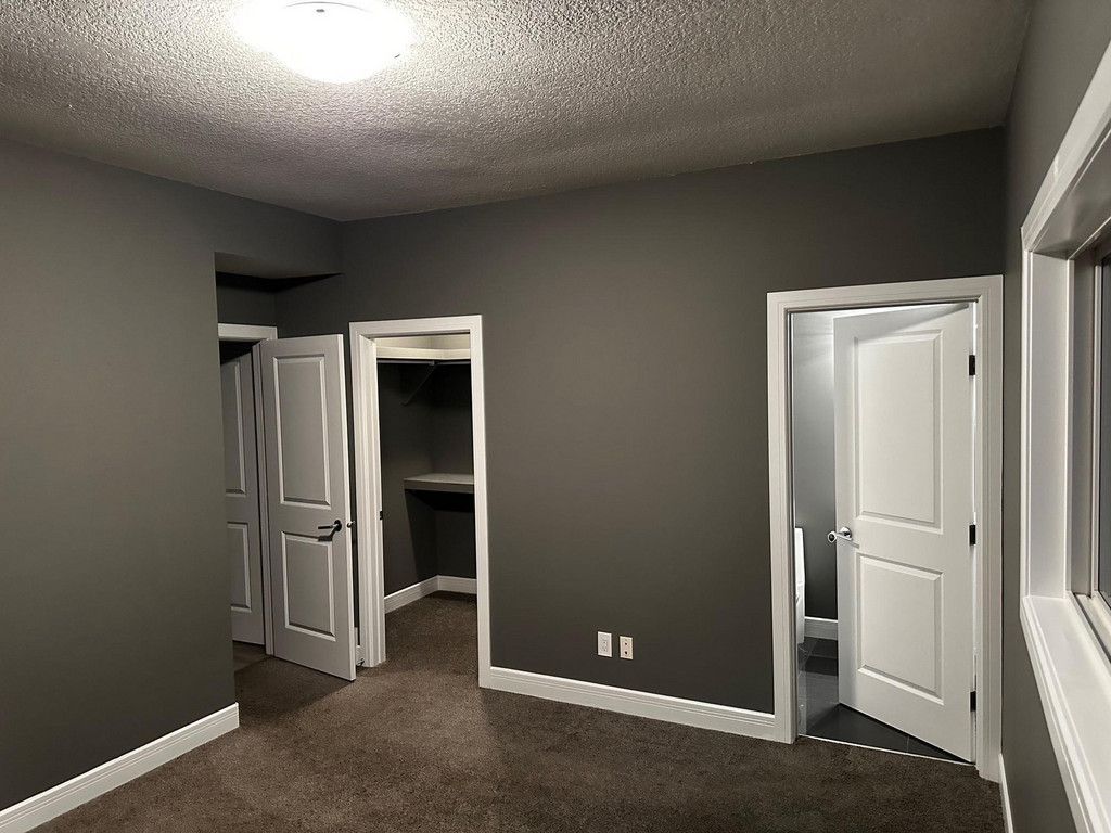 9025B 80A Avenue - Upper Duplex