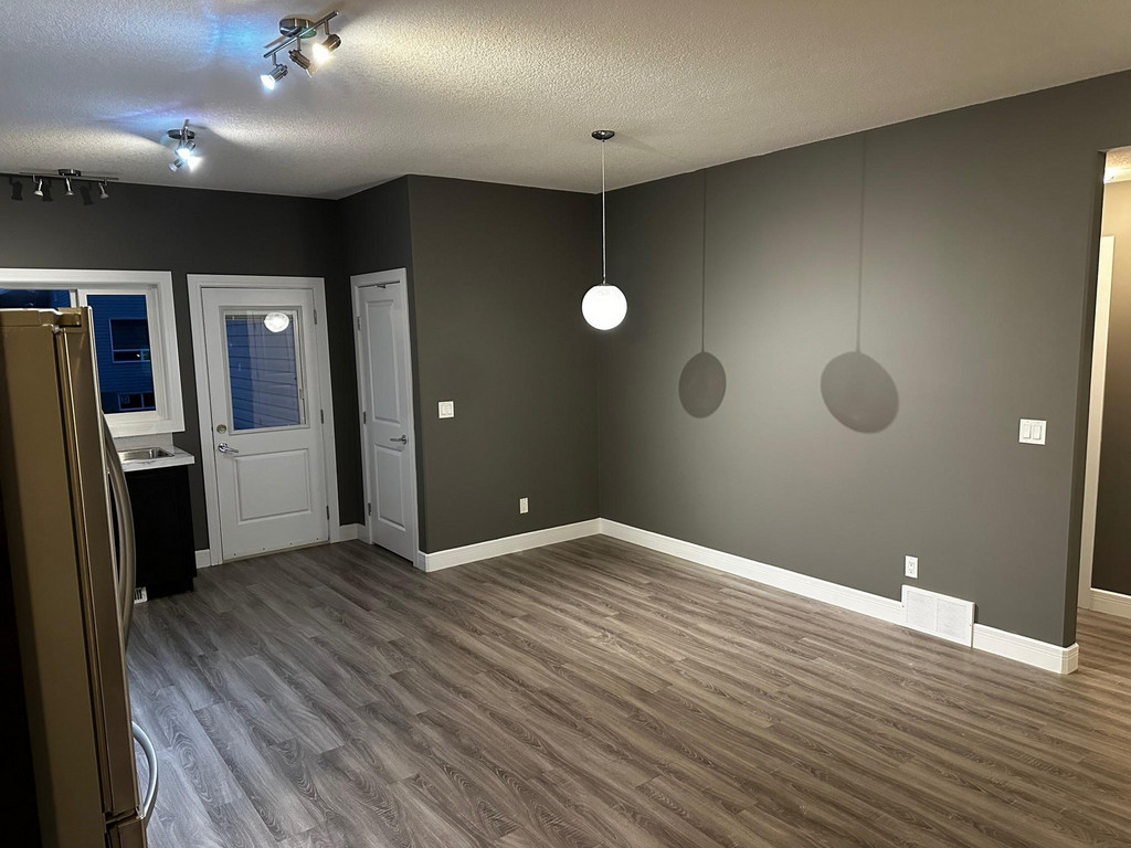 9025B 80A Avenue - Upper Duplex