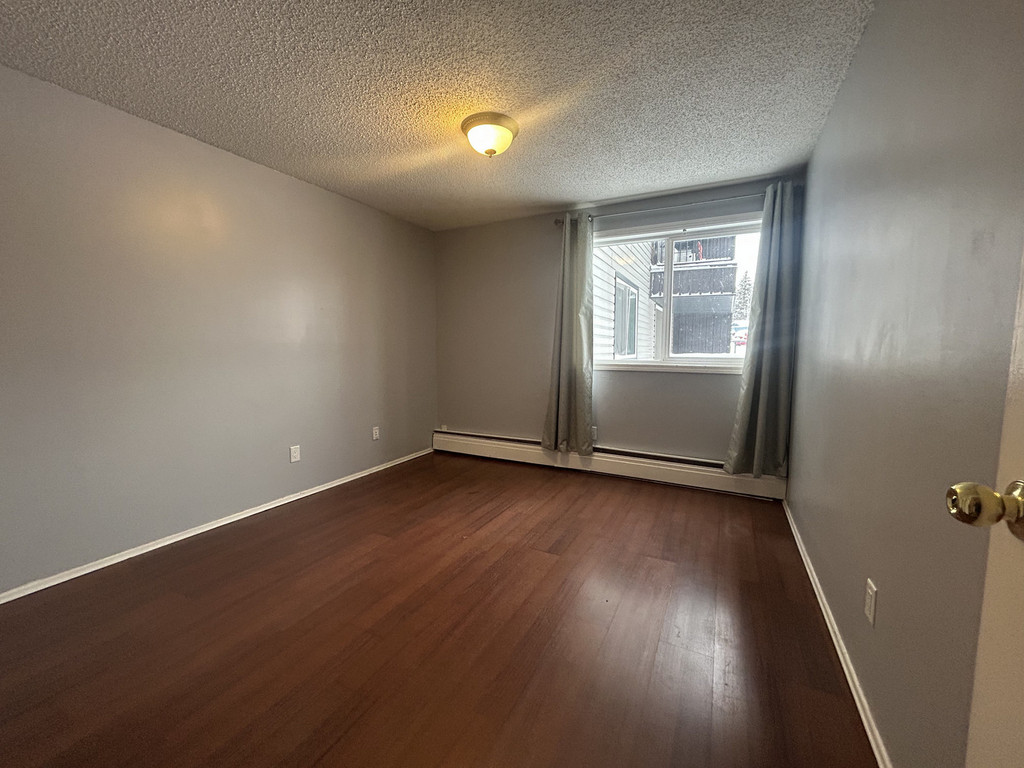108 9260 108 Avenue - Mountview Manor 