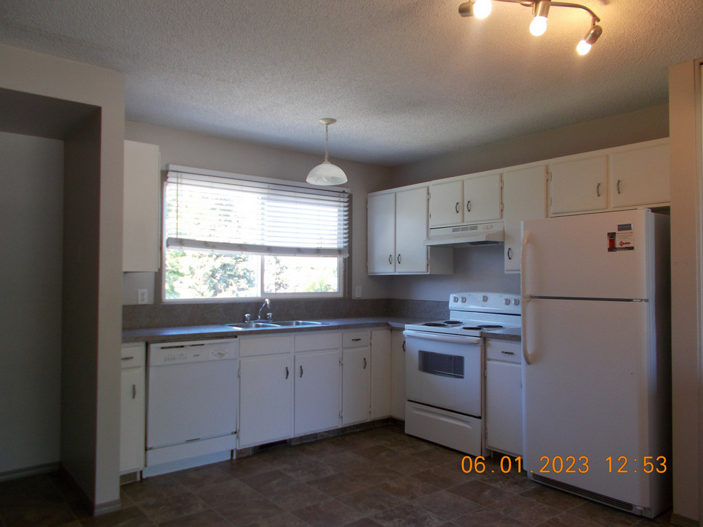 7718 94A Street - Duplex