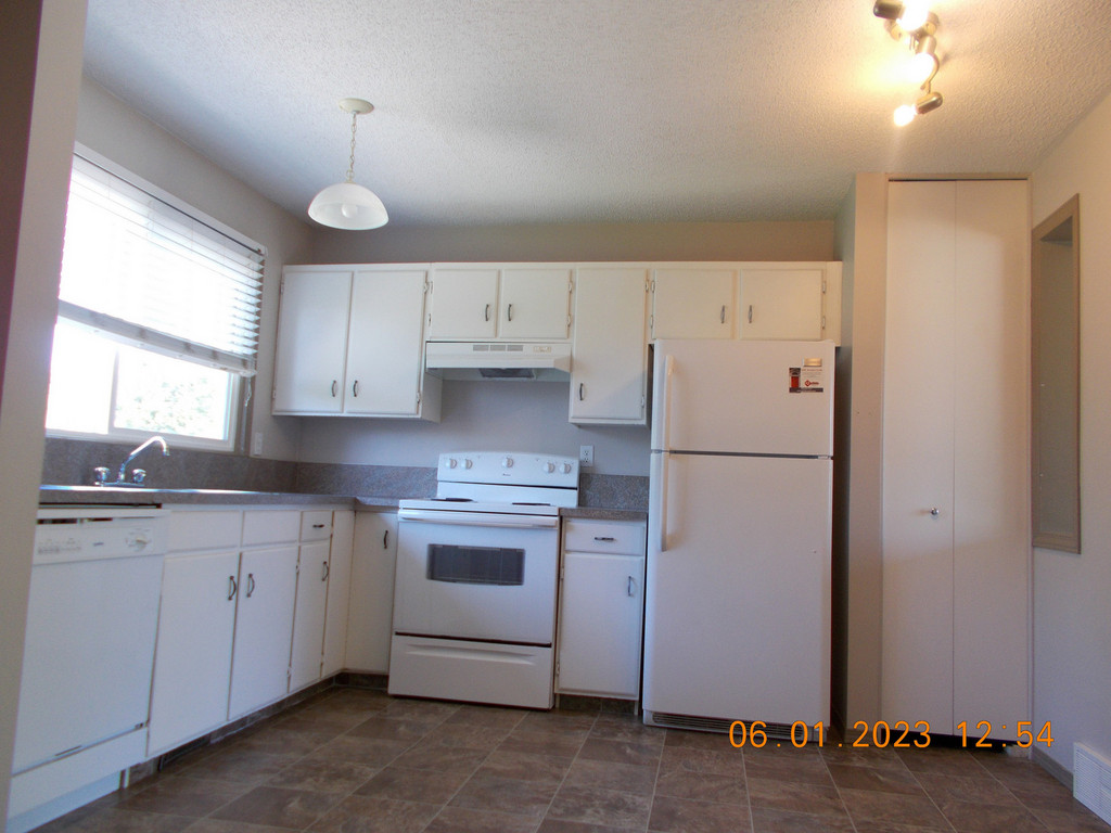 7718 94A Street - Duplex
