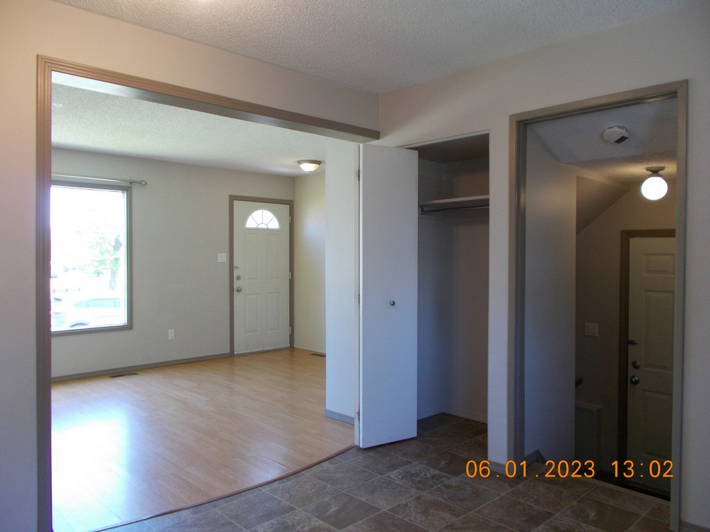 7718 94A Street - Duplex