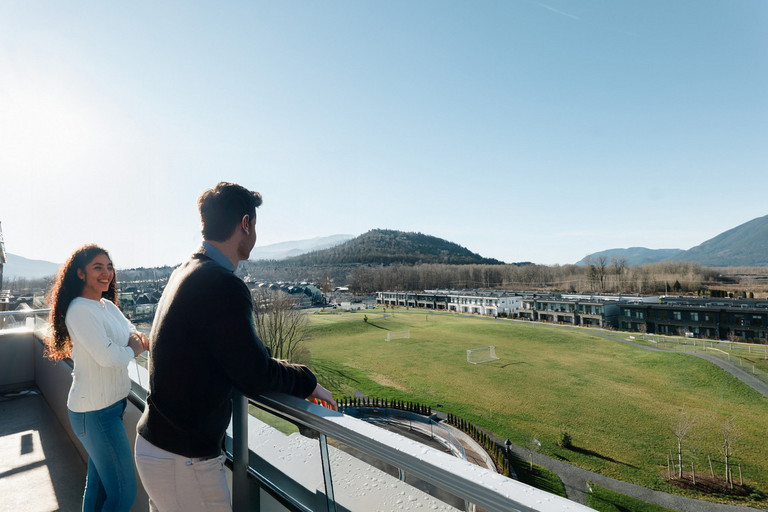 Early April Move-In + $500 Viewing Bonus!*