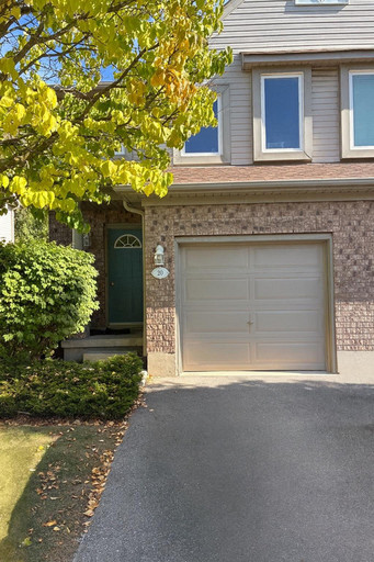 20 Roehampton Crescent