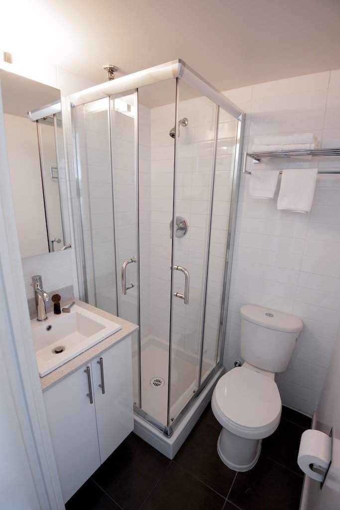 APT Living - Photo 4