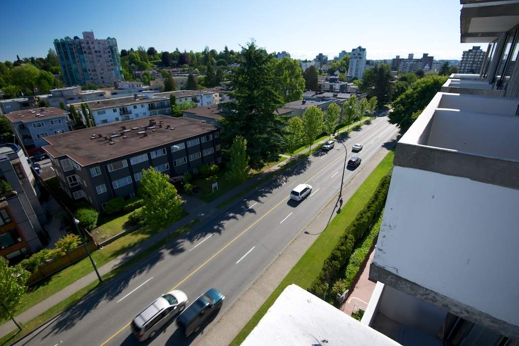 APT Living - Photo 42