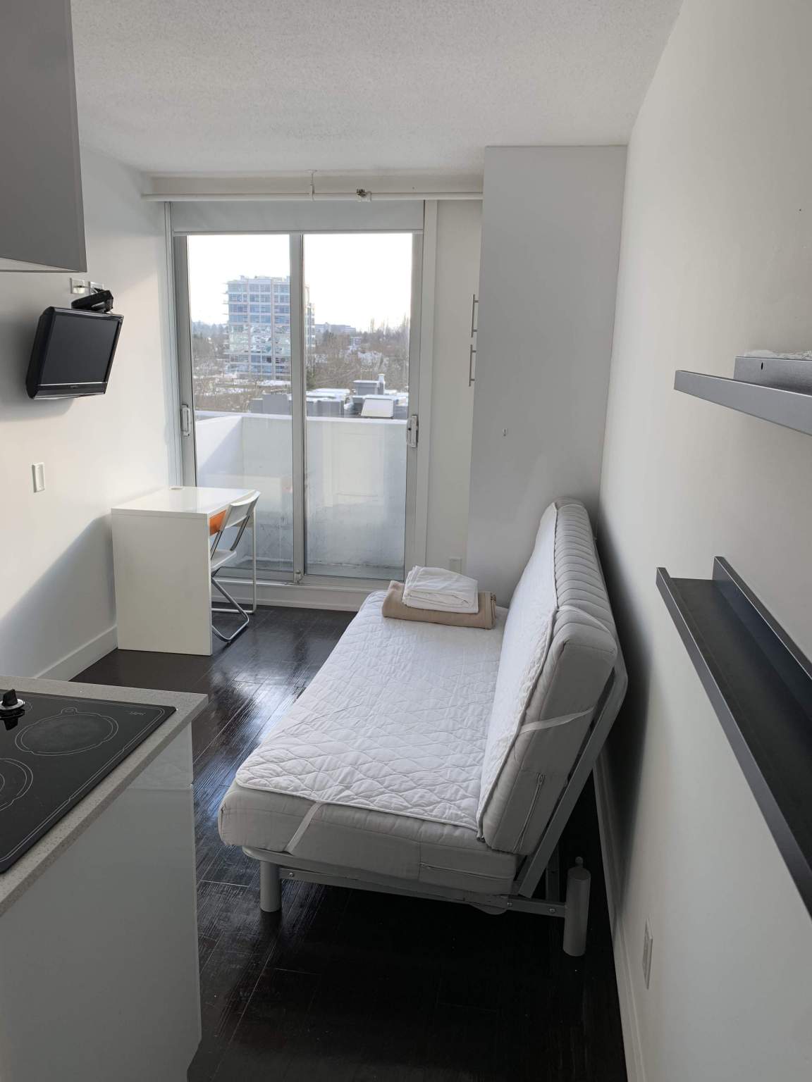 APT Living - Photo 2