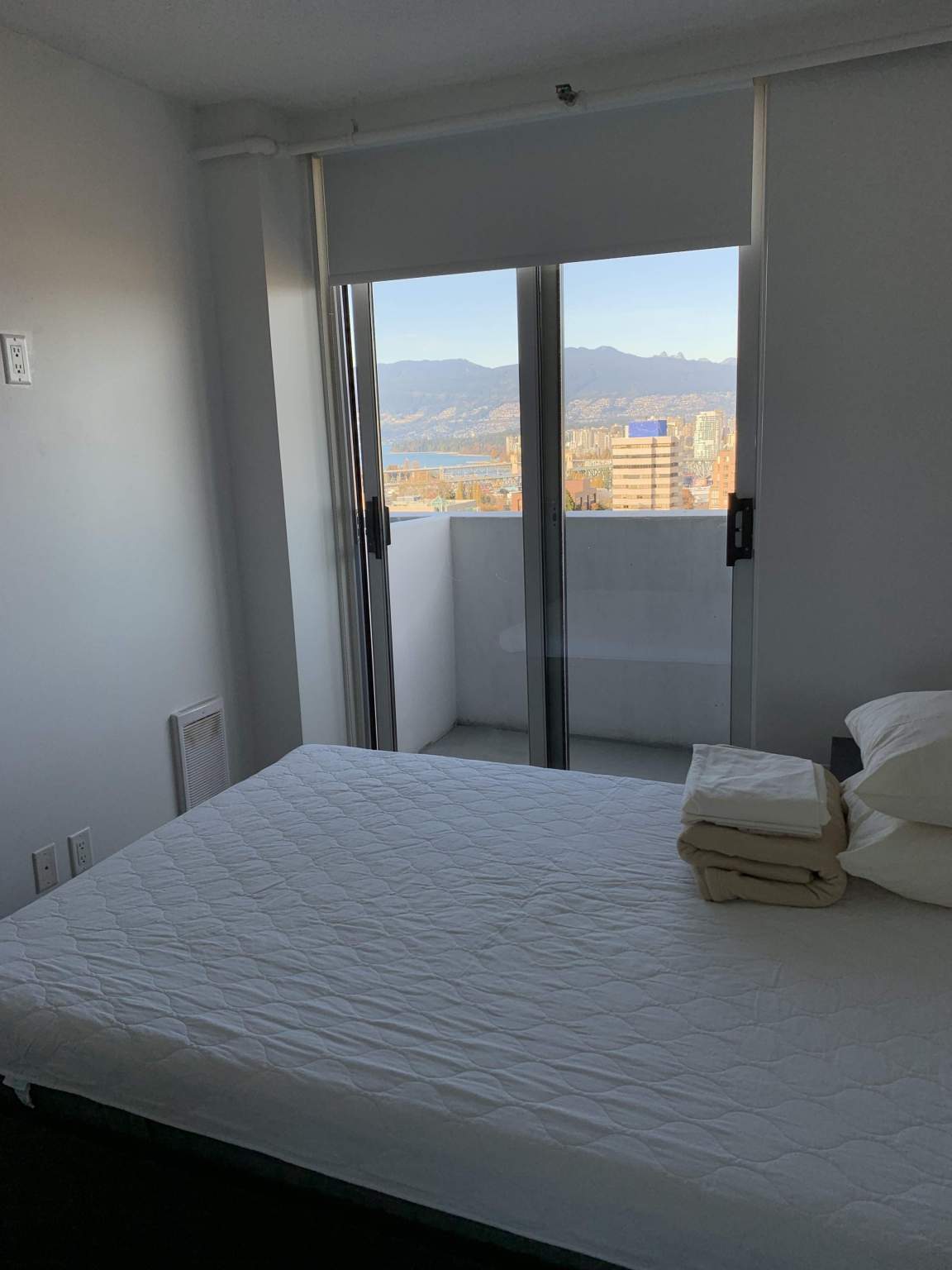 APT Living - Photo 3