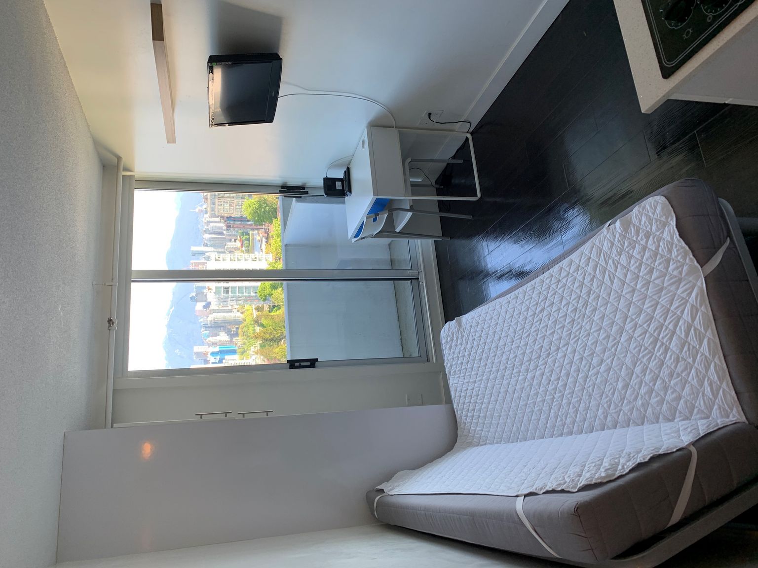 APT Living - Photo 10