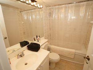 887 Bay Street, Suite 604, Toronto, ON M5S 3K6 — photo 3