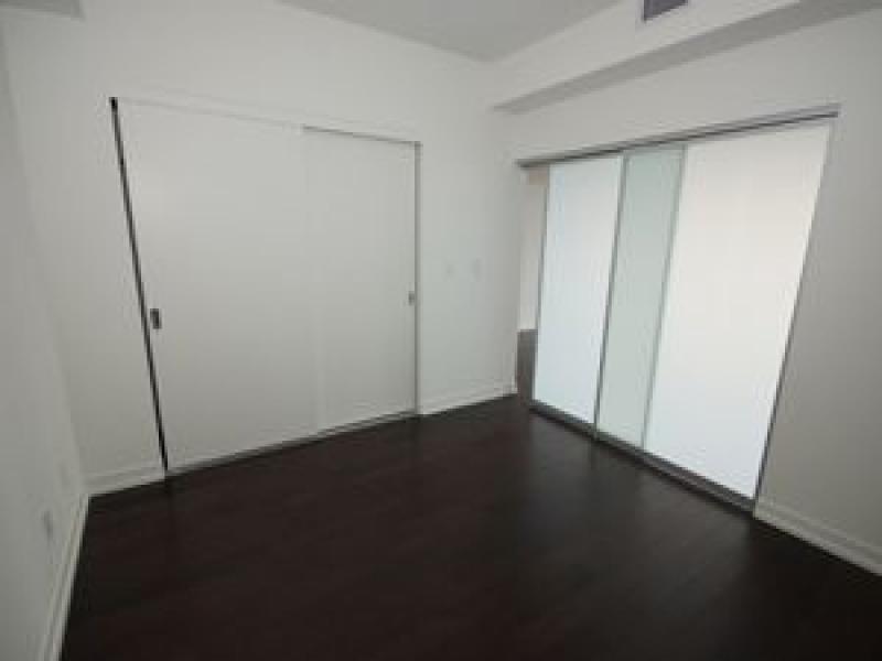 21 Widmer Street, Toronto, ON M5V 0B8 — photo 2