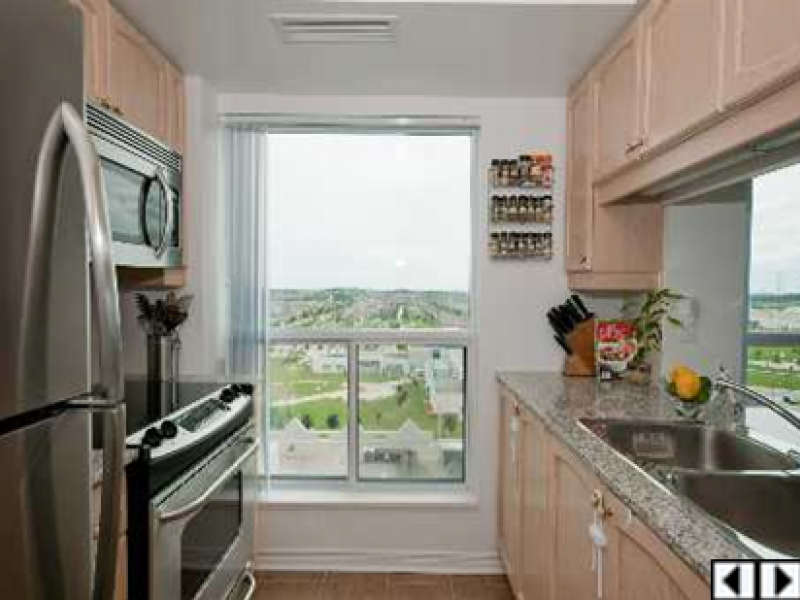 185 Oneida Crescent PH18, Richmond Hill, ON L4B 4T8 — photo 3