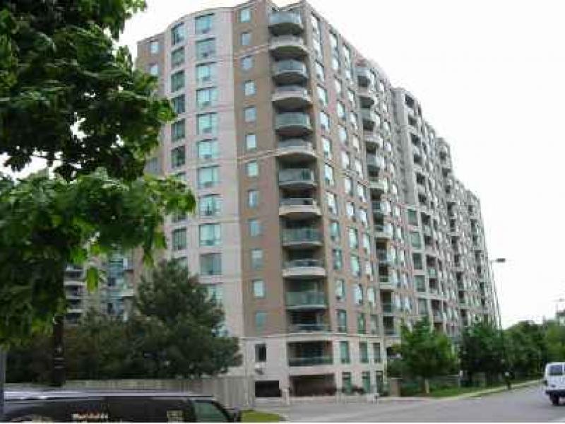 18 Pemberton Avenue, North York, ON M2M 4L9 — photo 1