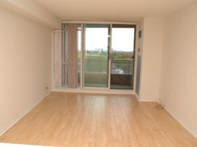 18 Pemberton Avenue, North York, ON M2M 4L9 — photo 2