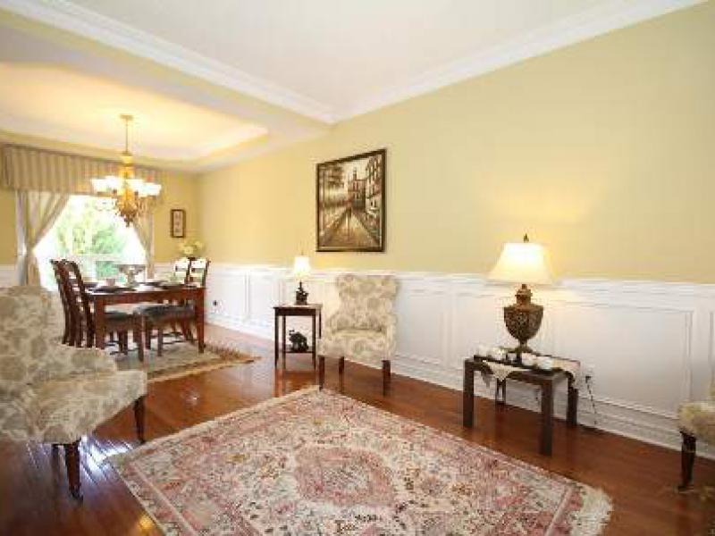 160 Estate Garden Drive, Richmond Hill, ON L4E 3X9 — photo 2