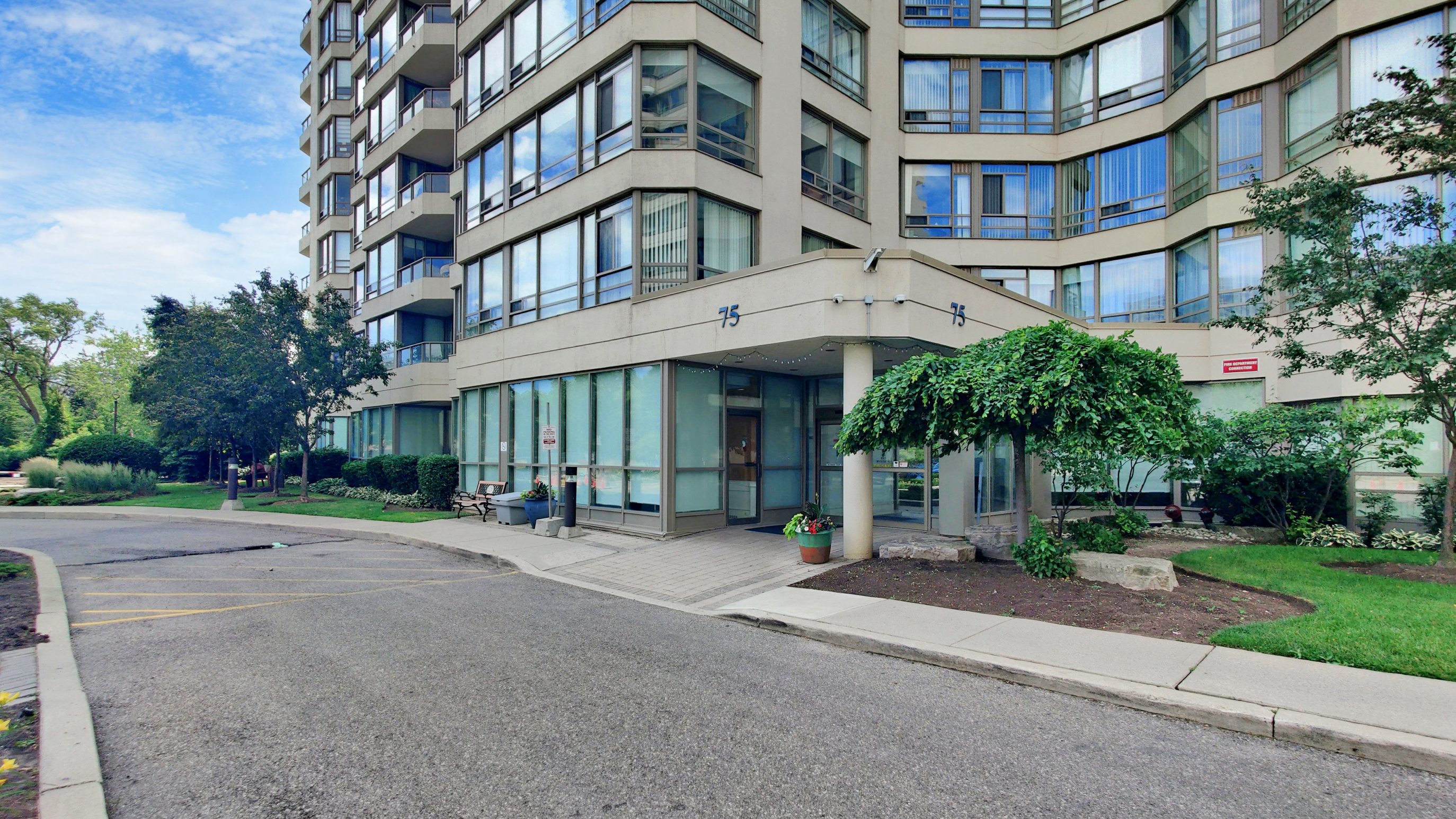 75 King Street East, Mississauga, ON L5A 4G5 — photo 2