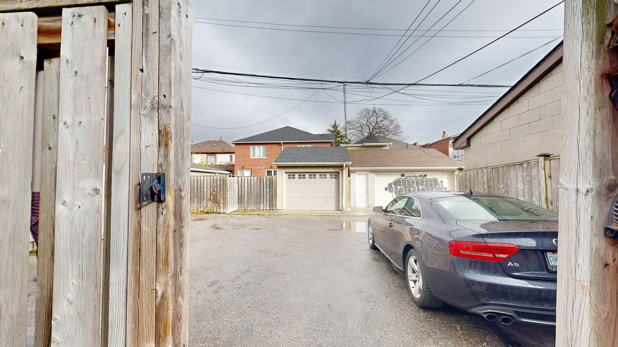 775 Ossington Ave - Photo 2