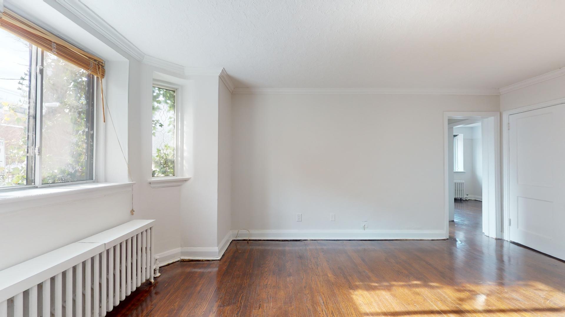 316-320 Lonsdale  - Photo 2
