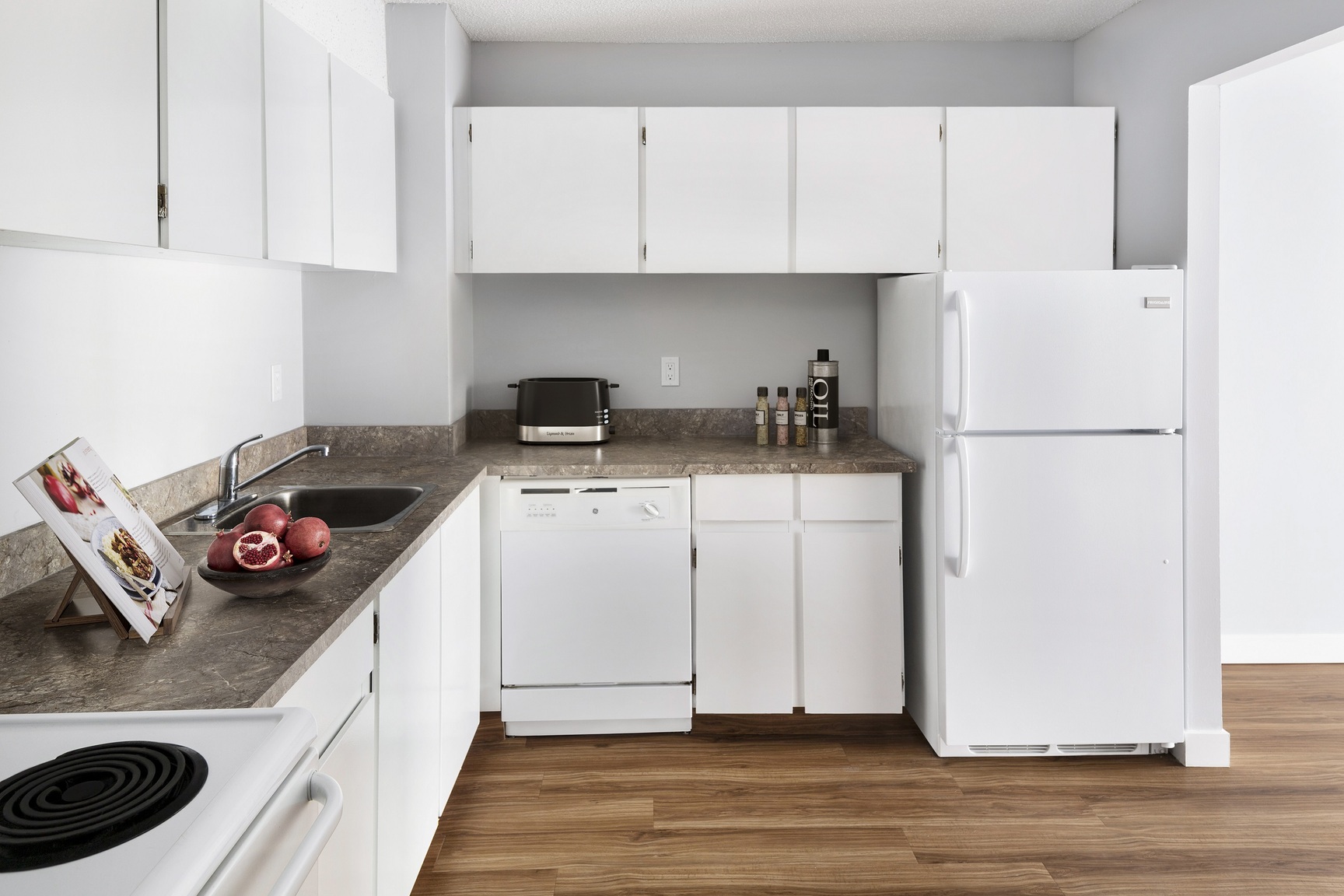 Royal View Apartments - Photo 7
