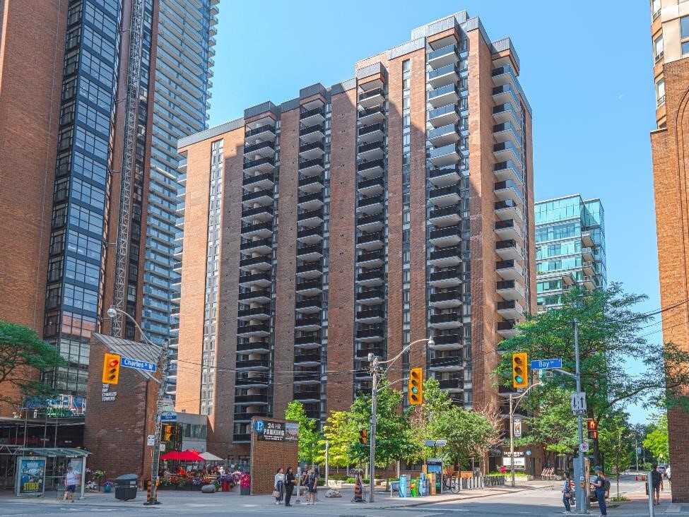 57 Charles at Bay - Photo 20