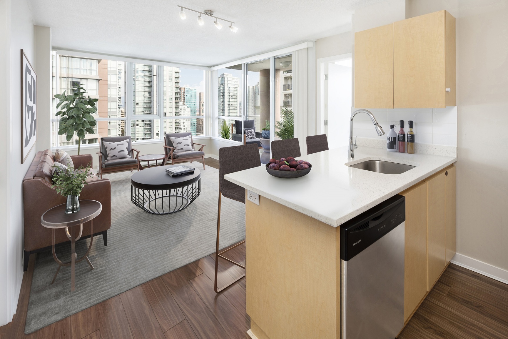 Metropolitan Towers - Photo 2