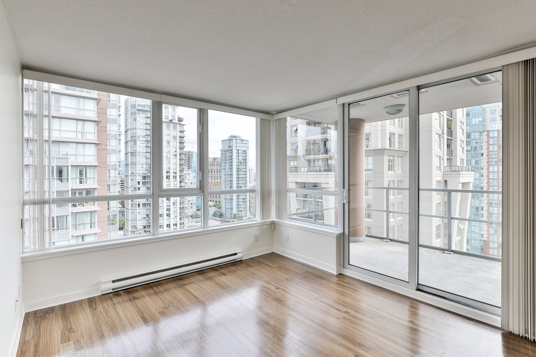 Metropolitan Towers - Photo 9