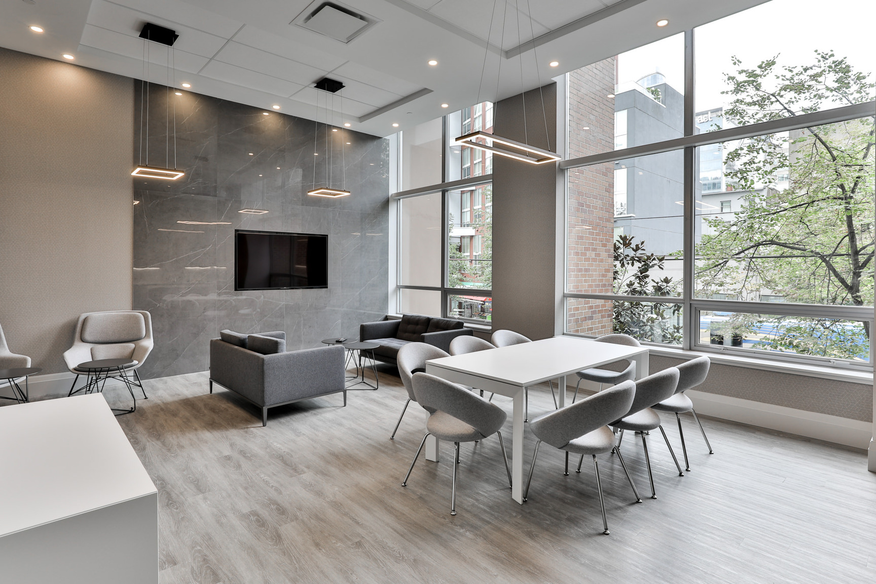 Metropolitan Towers - Photo 12