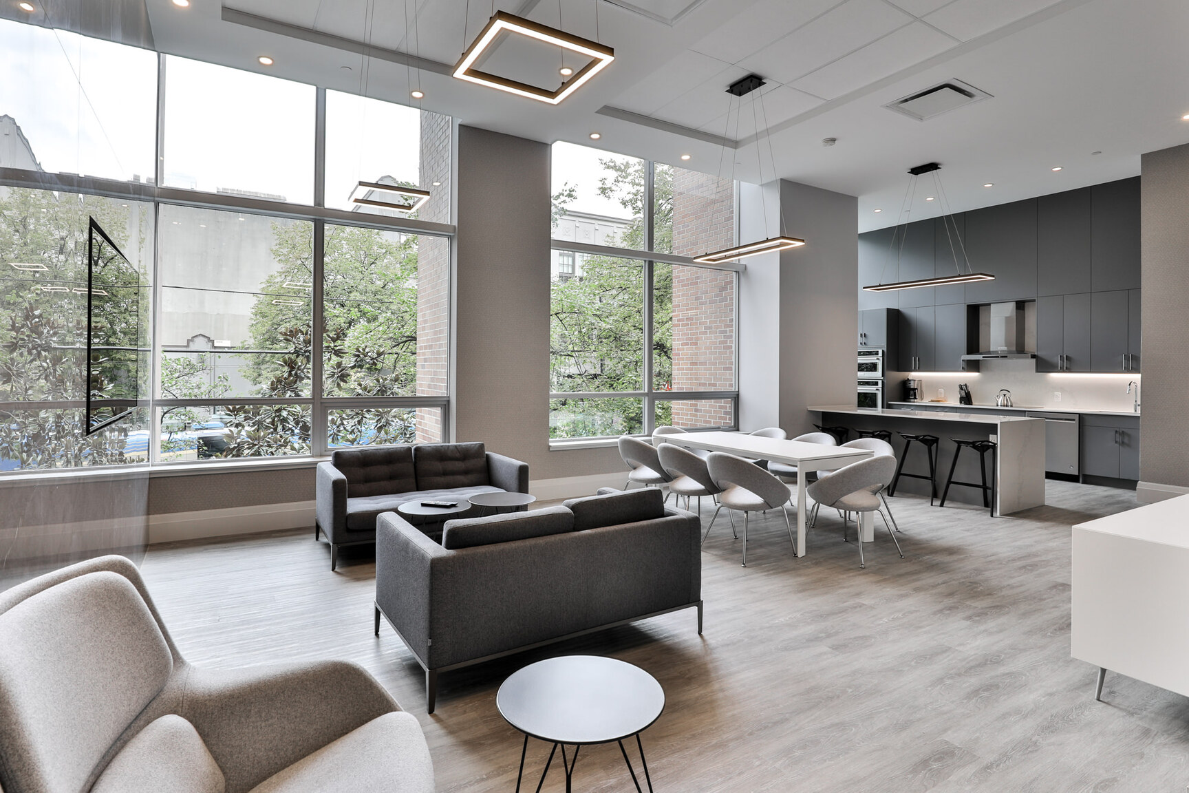 Metropolitan Towers - Photo 15
