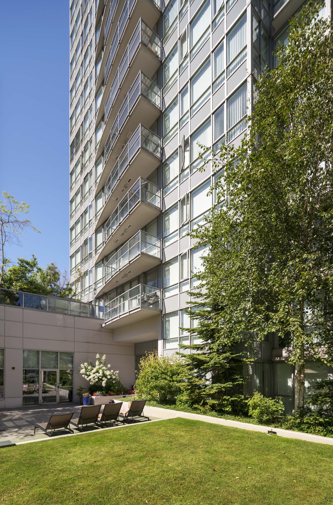 Metropolitan Towers - Photo 19