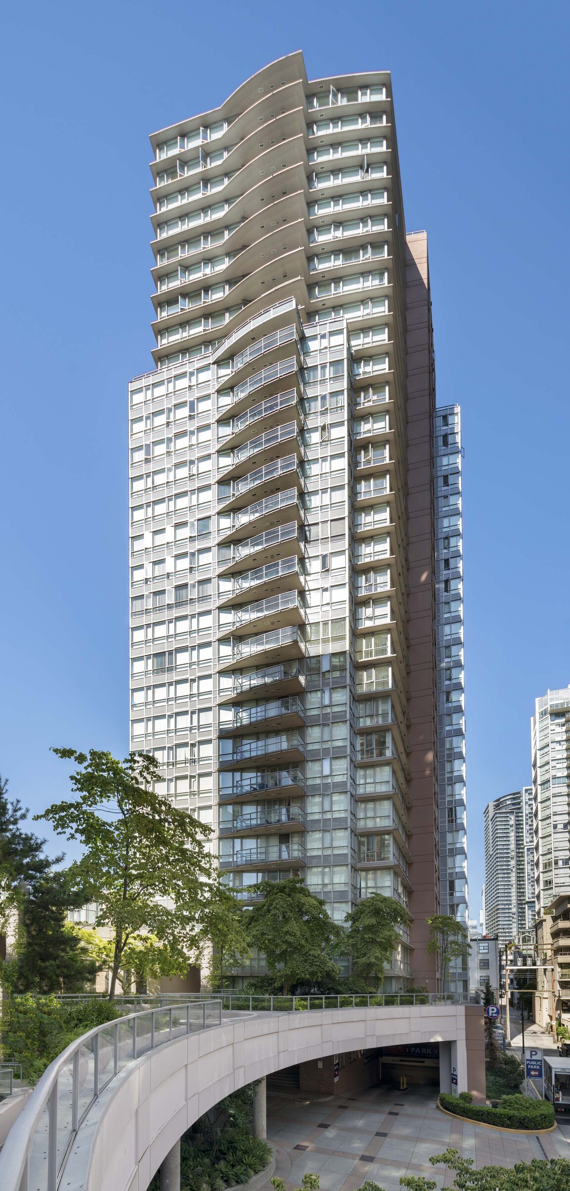 Metropolitan Towers - Photo 20