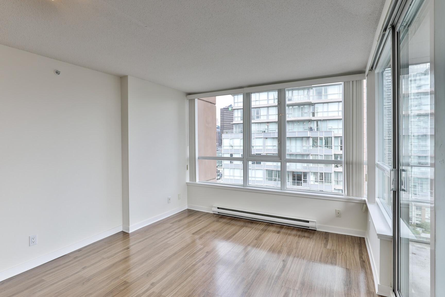 Metropolitan Towers - Photo 23