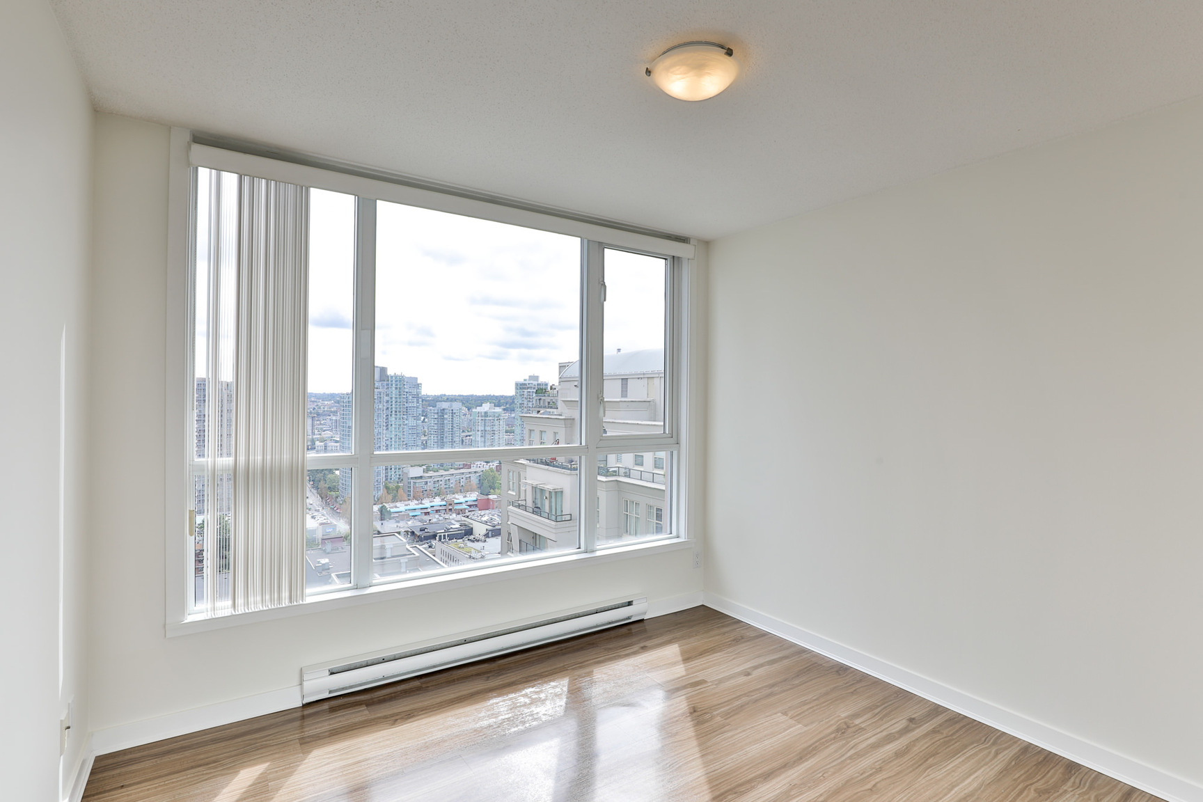 Metropolitan Towers - Photo 25