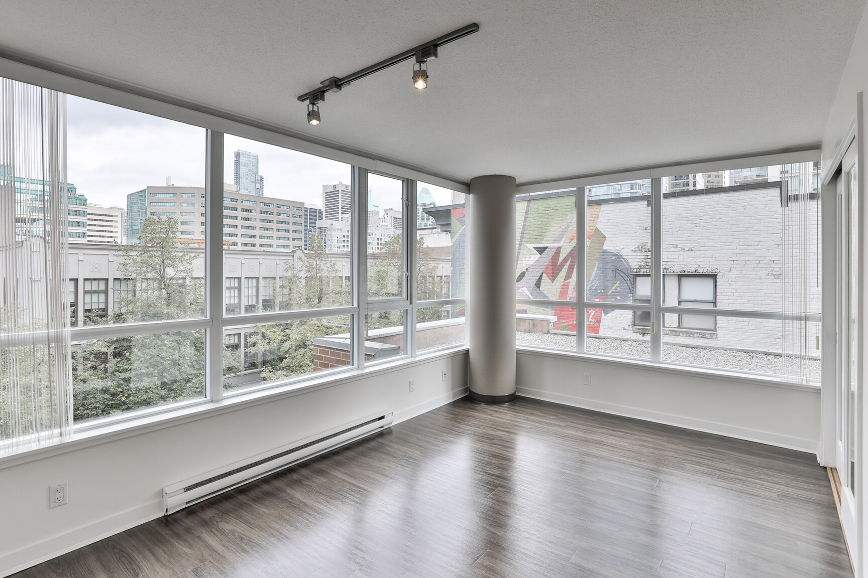 Metropolitan Towers - Photo 26