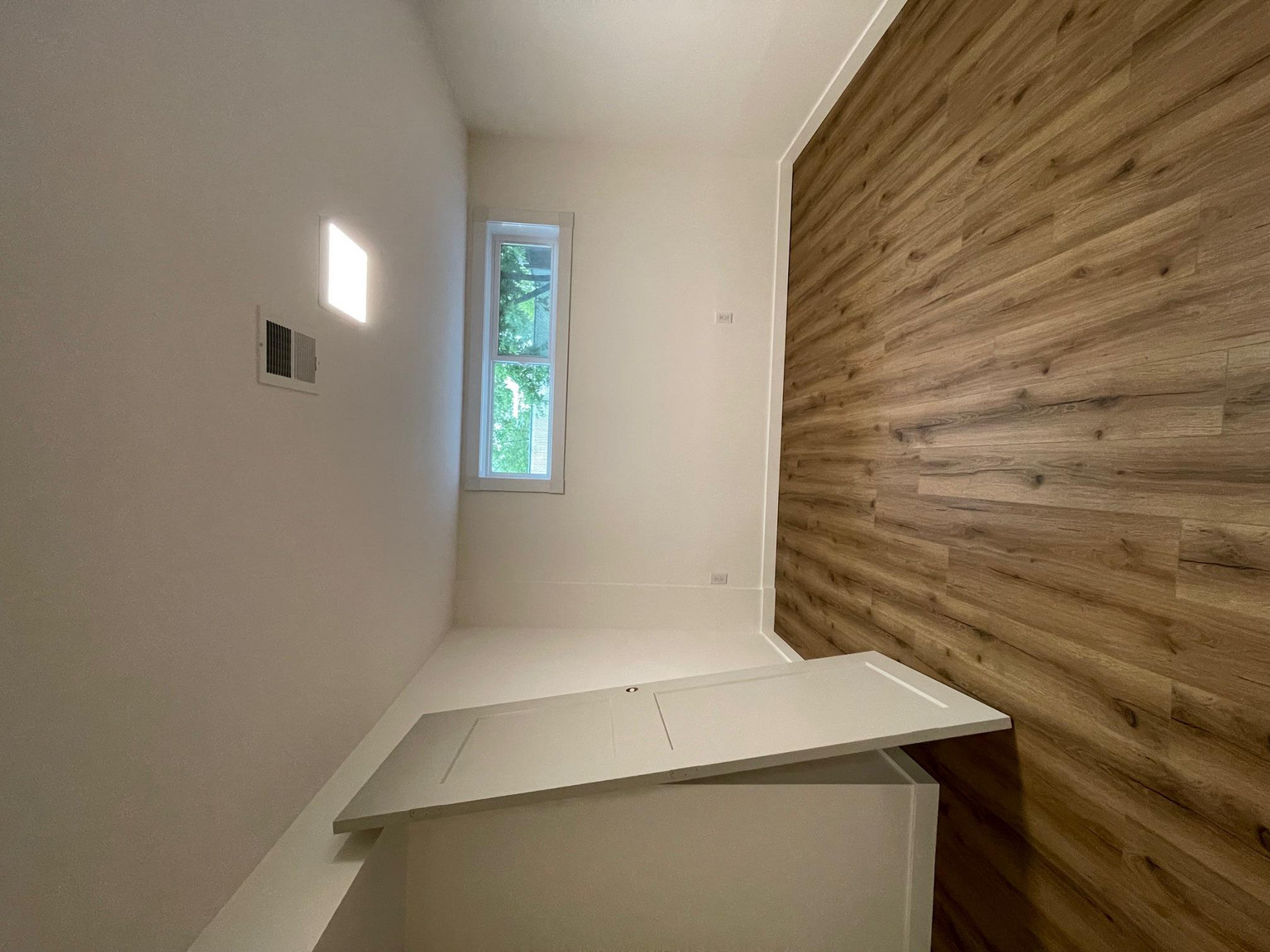 2 Bedroom BSMT 11625 83 ST NW  - Photo 14