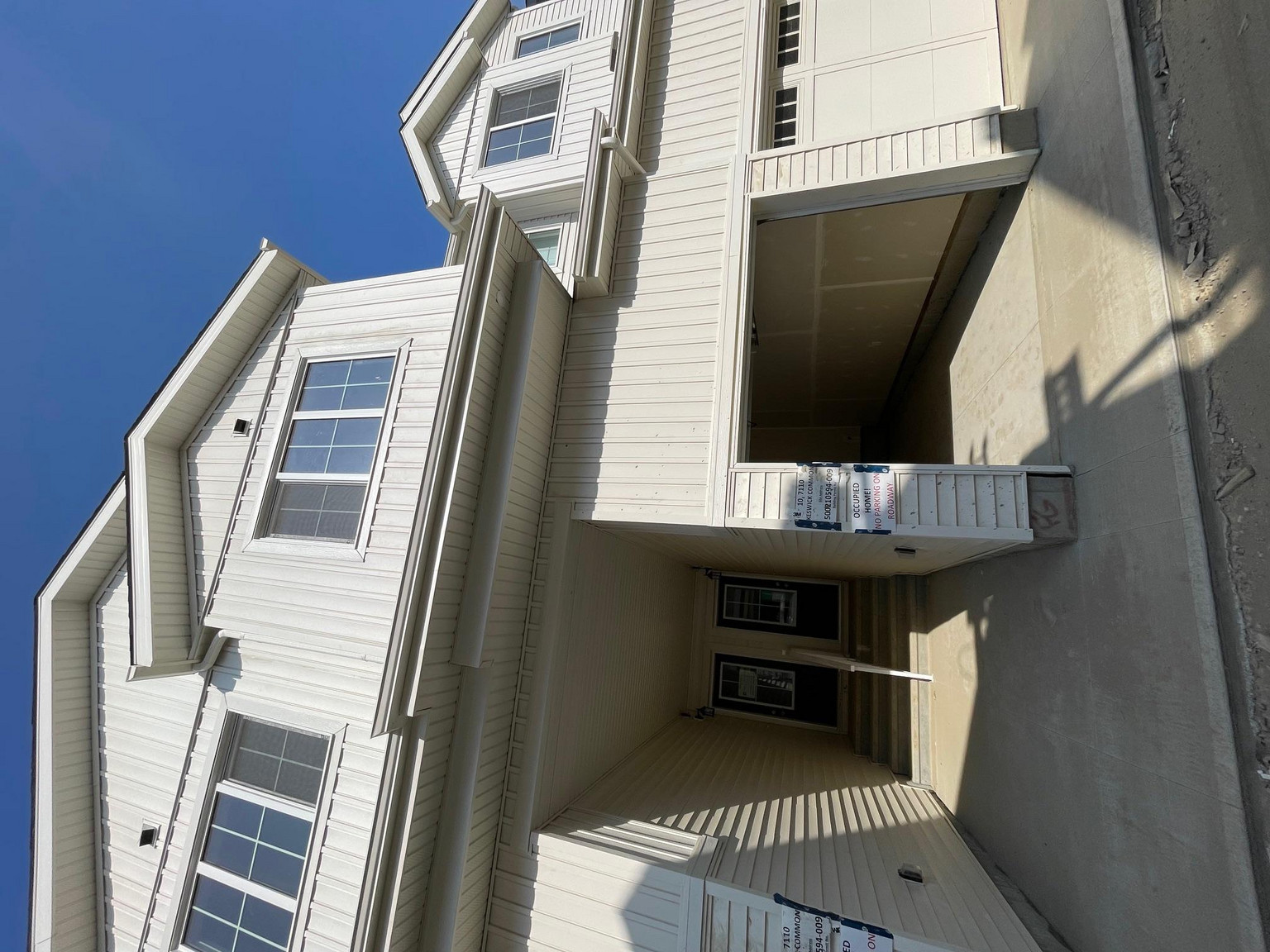 Single Garage Unit - 7020 KESWICK COMMON SW