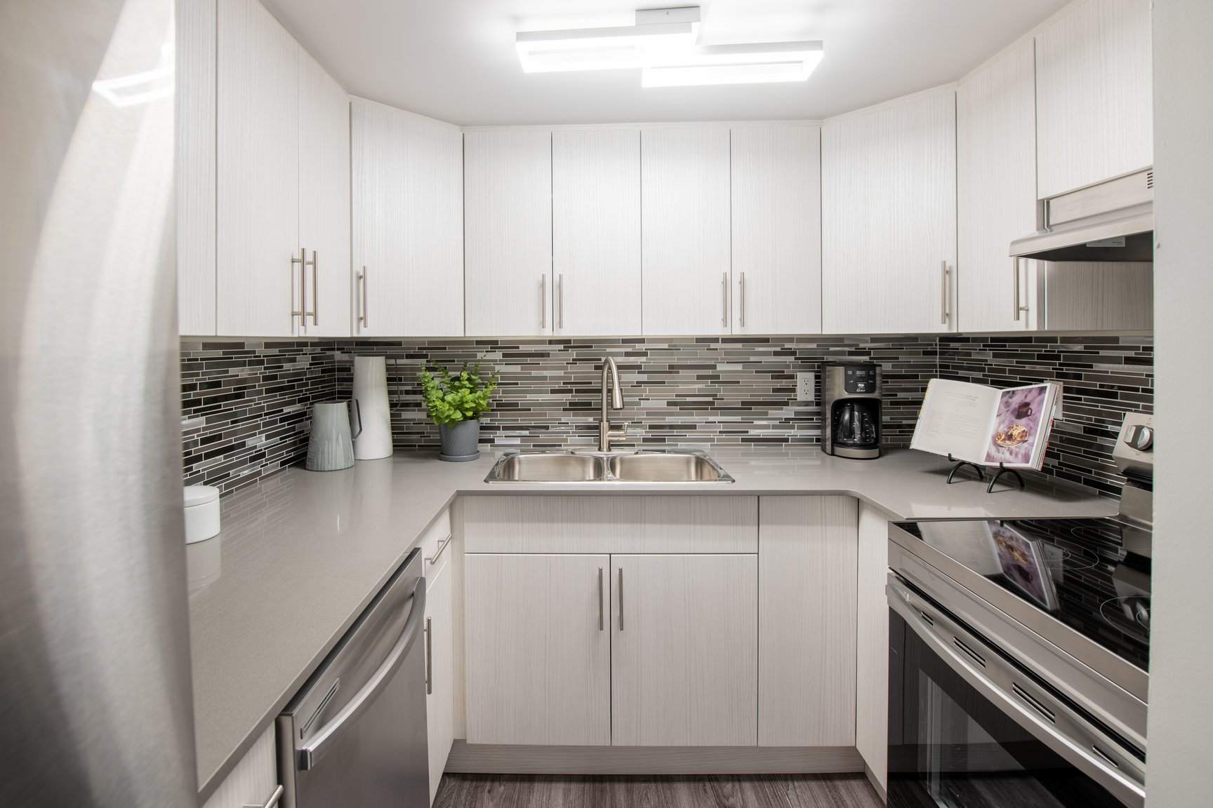 Broadview Manor - Photo 5