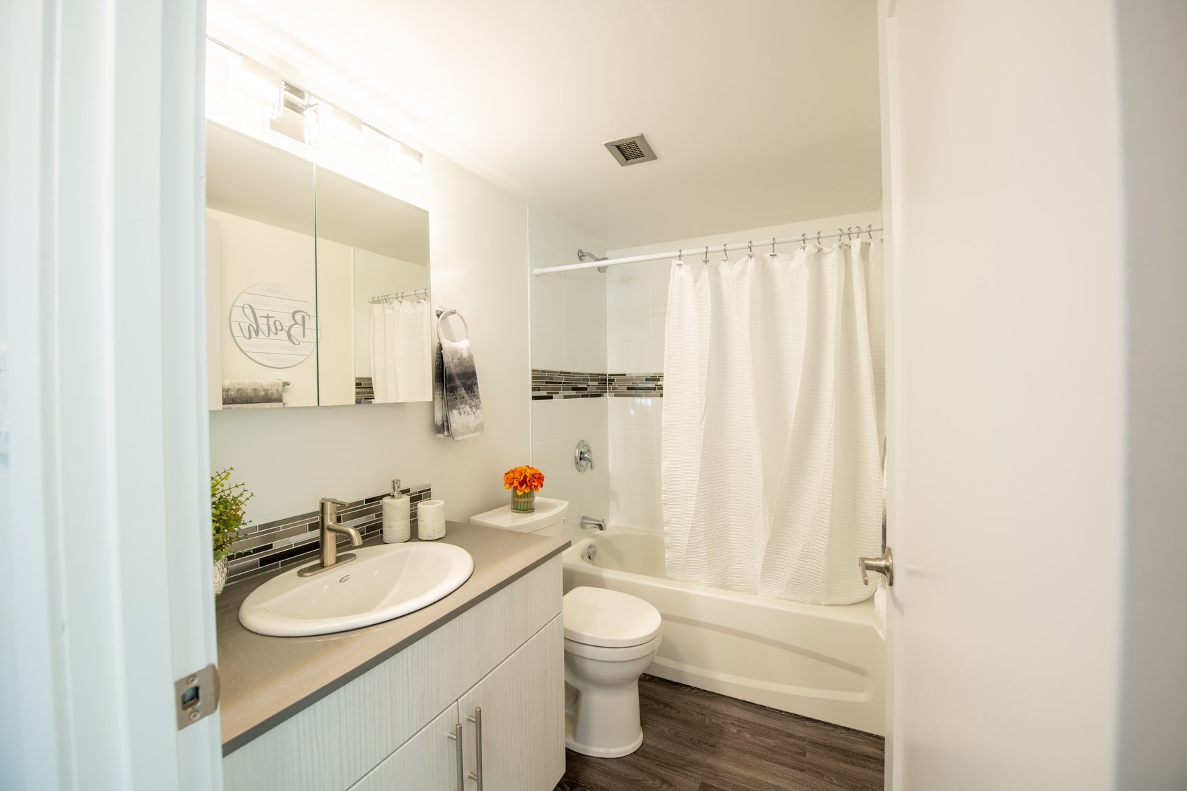 Broadview Manor - Photo 16