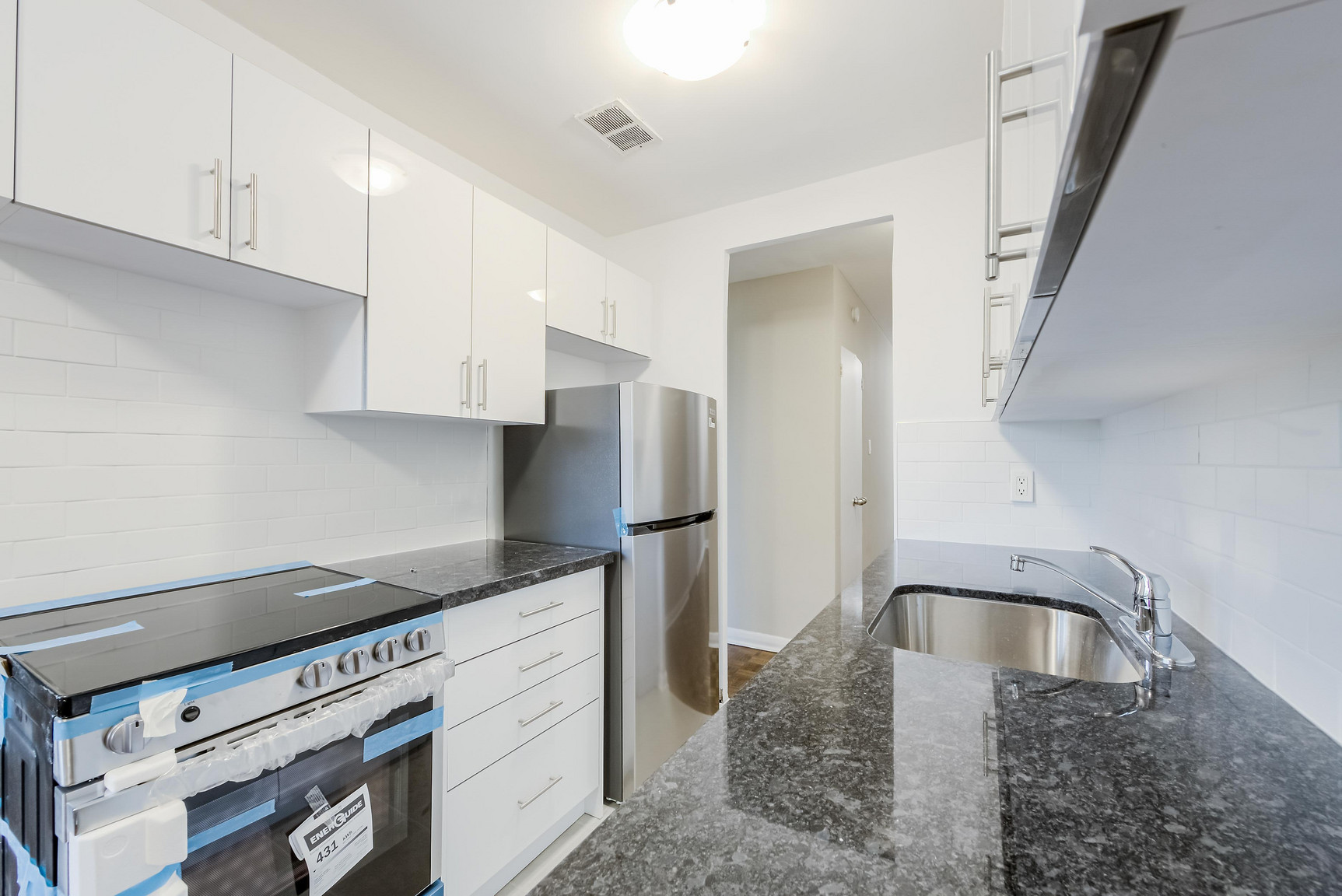 225-227 Cosburn Ave - Photo 11