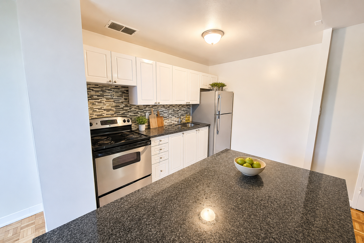 Heritage Apartments - 3801 Lawrence - Photo 4