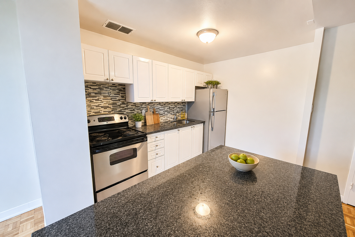 Heritage Apartments - 3801 Lawrence
