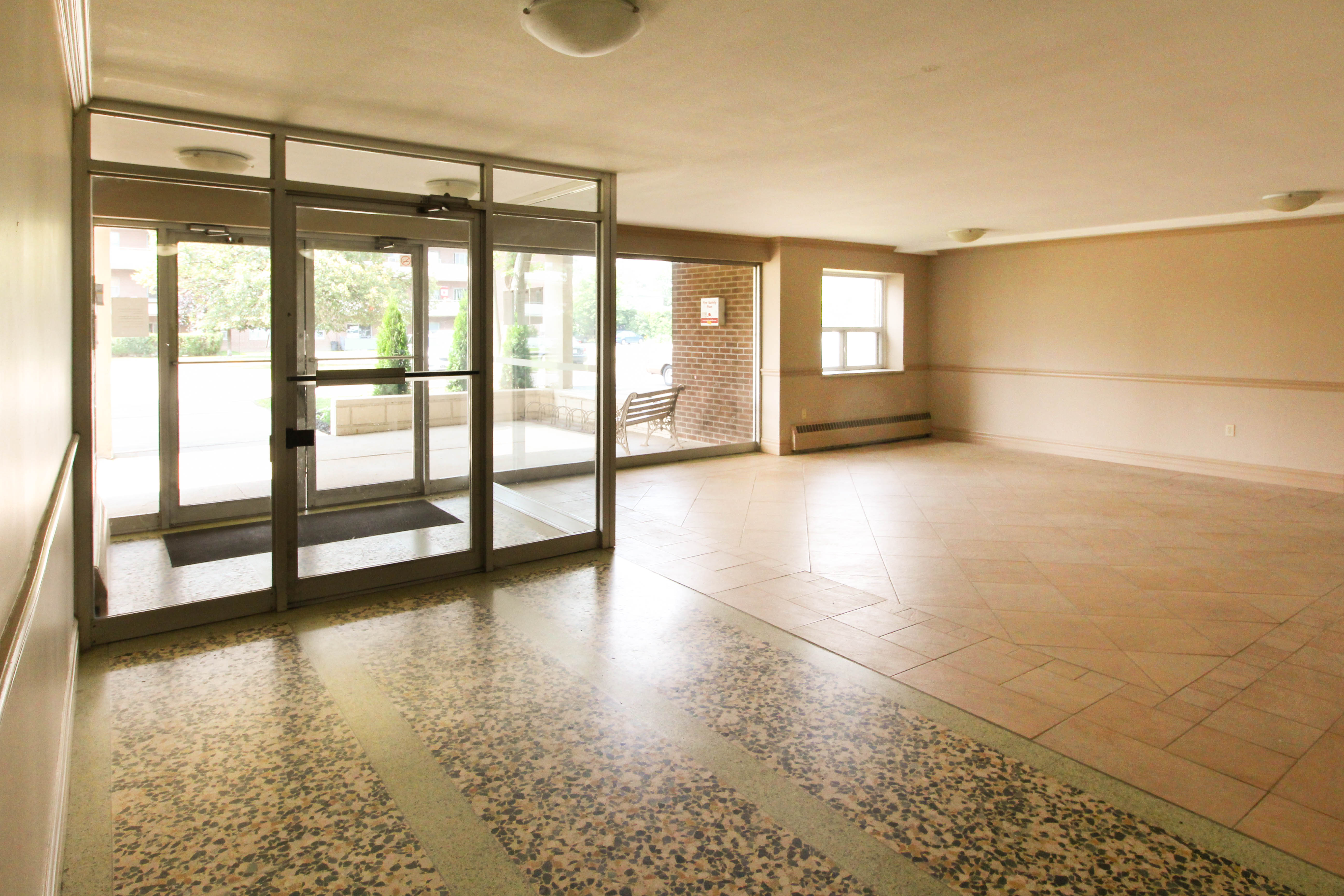 535 North Service Road, Mississauga, ON L5A 1B4 — photo 2
