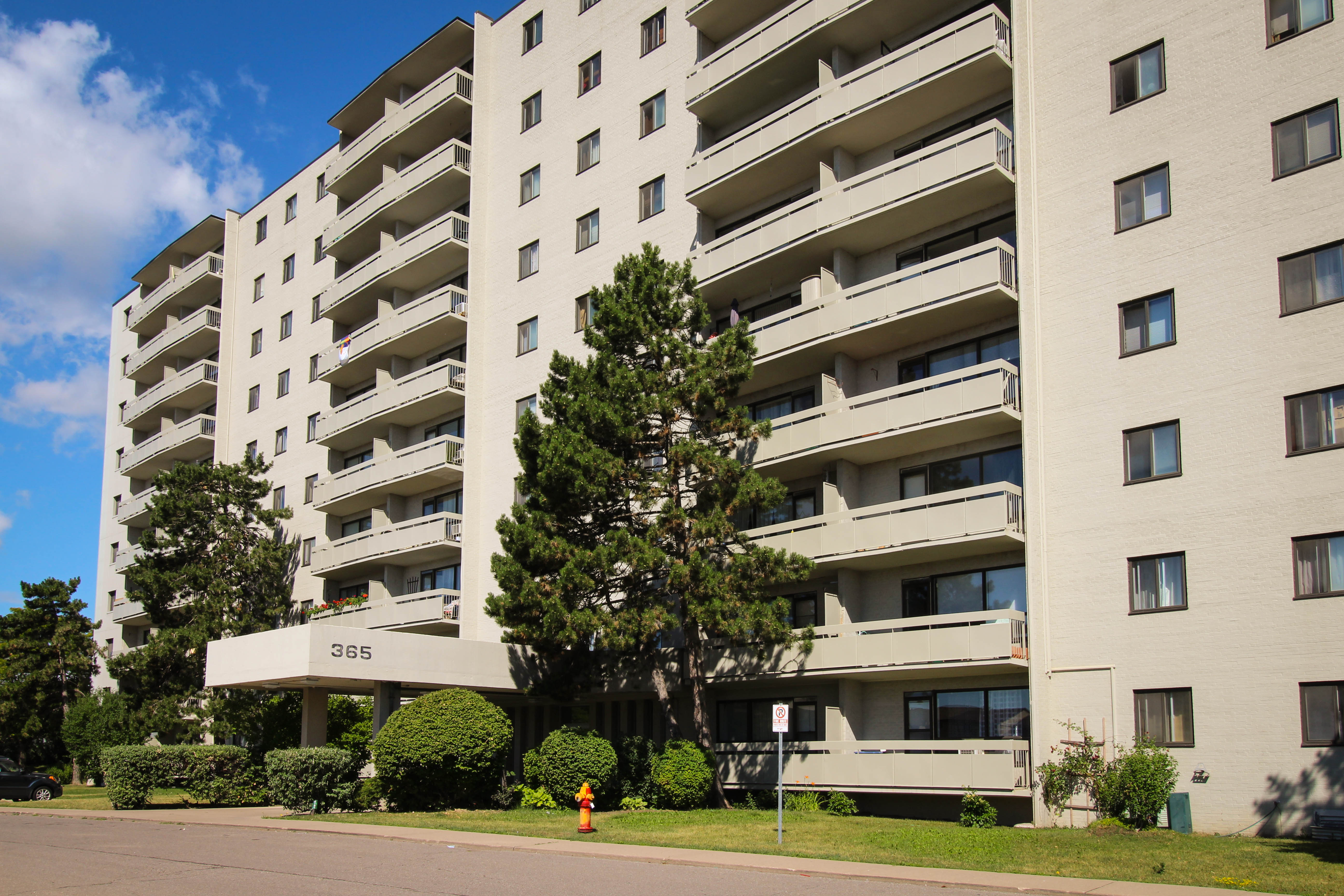 365 Kennedy Rd S, Brampton, ON L6W 3H3 — photo 1